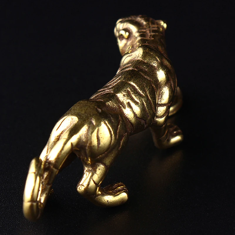 Retro Sculpture 1pc Gift Diy Tiger Casting Animal Figurine Abstract Geometric Style Metal Home Office Room Desktop Decoration
Retro Sculpture 1pc Gift Diy Tiger Casting Animal Figurine Abstract Geometric Style Metal Home Office Room Desktop Decoration