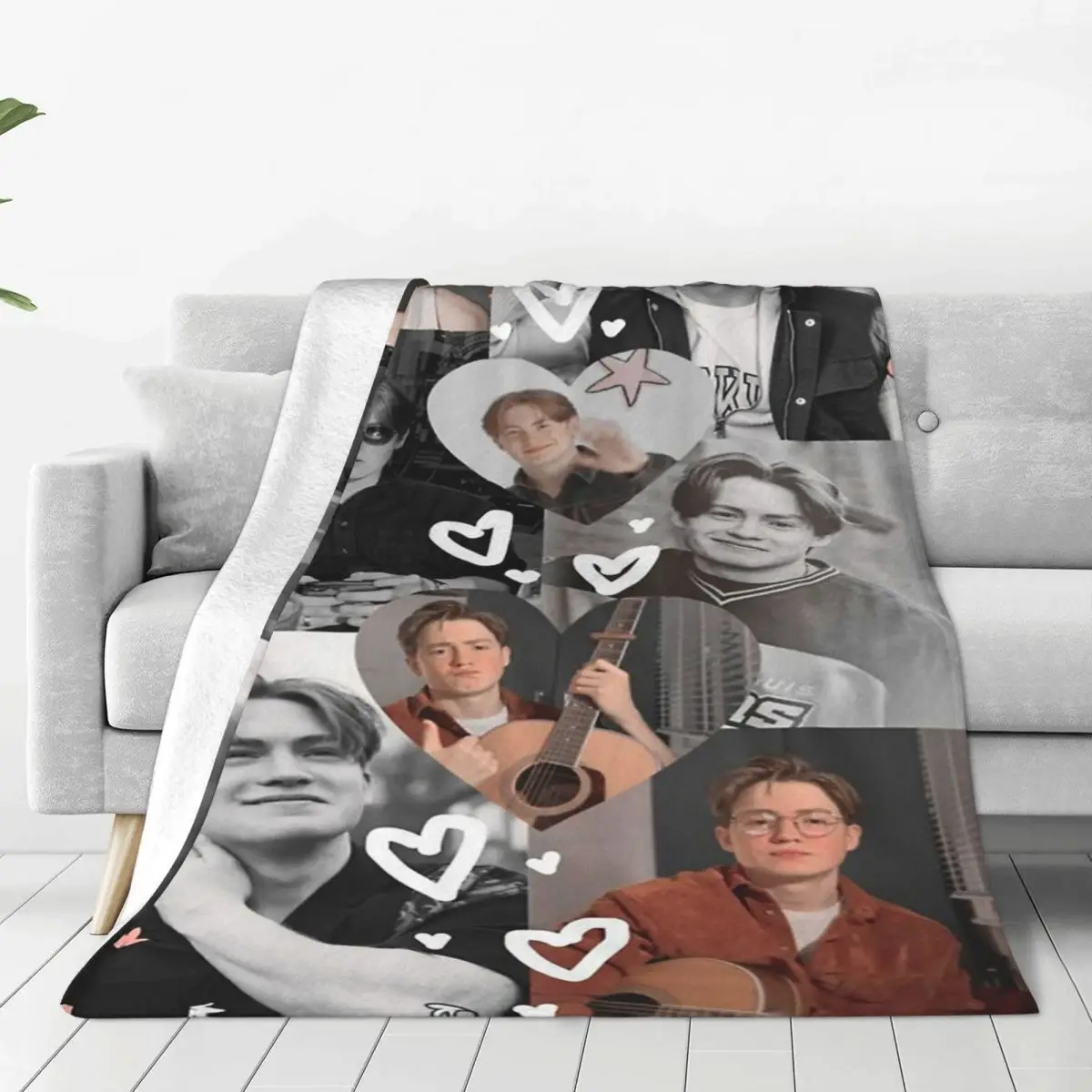 Heartstopper Nick Charlie Blankets Fleece Decoration Boy Love Gay Pride Breathable Throw Blanket for Sofa Travel Quilt
Heartstopper Nick Charlie Blankets Fleece Decoration Boy Love Gay Pride Breathable Throw Blanket for Sofa Travel Quilt
