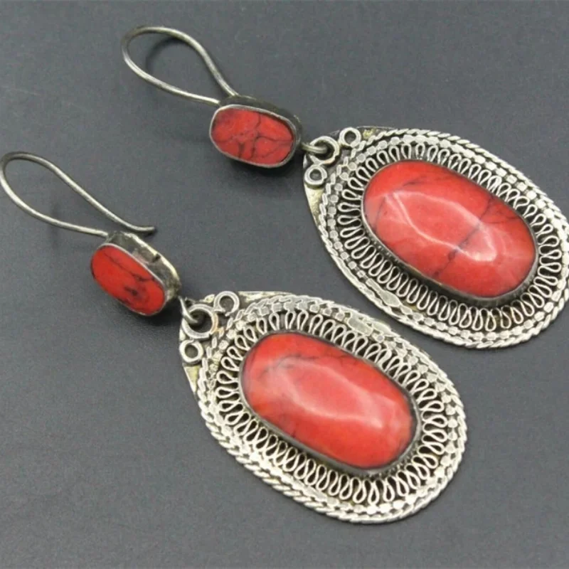 Bohemian Oval Inlaid Red Stone Women Earrings Vintage Ethnic Metal Silver Color Hand Carving Pattern Dangle Earrings
Bohemian Oval Inlaid Red Stone Women Earrings Vintage Ethnic Metal Silver Color Hand Carving Pattern Dangle Earrings
