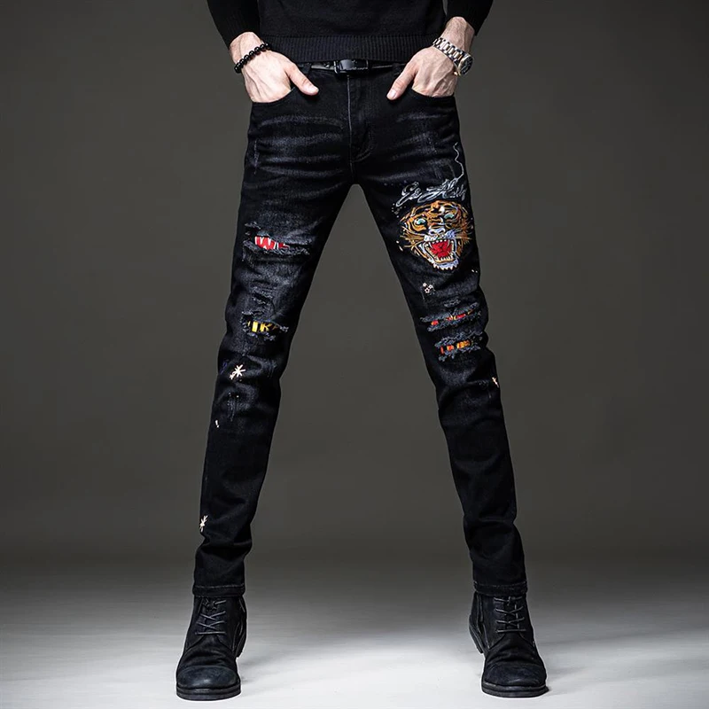 High Quality Men’s Slim-fit Stretch Black Denim Pants,Tiger Embroidery Decors Ripped Casual Pants, Stylish Sexy Street Jeans ;
High Quality Men’s Slim-fit Stretch Black Denim Pants,Tiger Embroidery Decors Ripped Casual Pants, Stylish Sexy Street Jeans ;