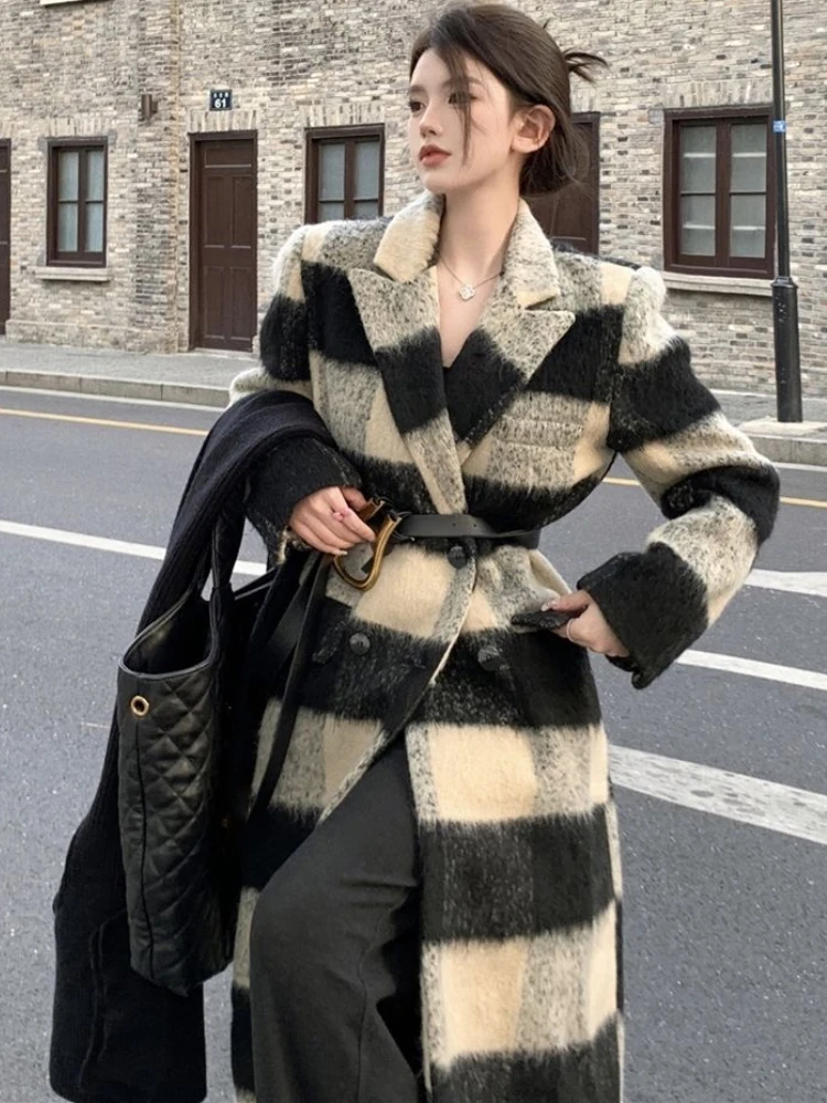 Autumn and winter Korean high-quality plaid wool coat Womens classic British style double-breasted fit medium and long wool coat
Autumn and winter Korean high-quality plaid wool coat Womens classic British style double-breasted fit medium and long wool coat