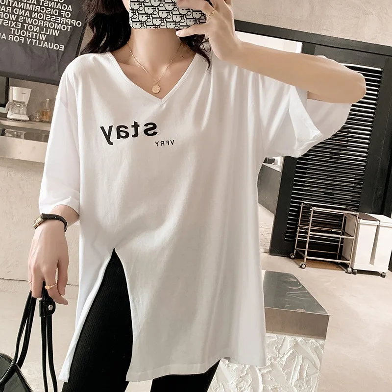 Женская хлопковая футболка с коротким рукавом, V-образным вырезом и буквенным принтом
Женская хлопковая футболка с коротким рукавом, V-образным вырезом и буквенным принтом