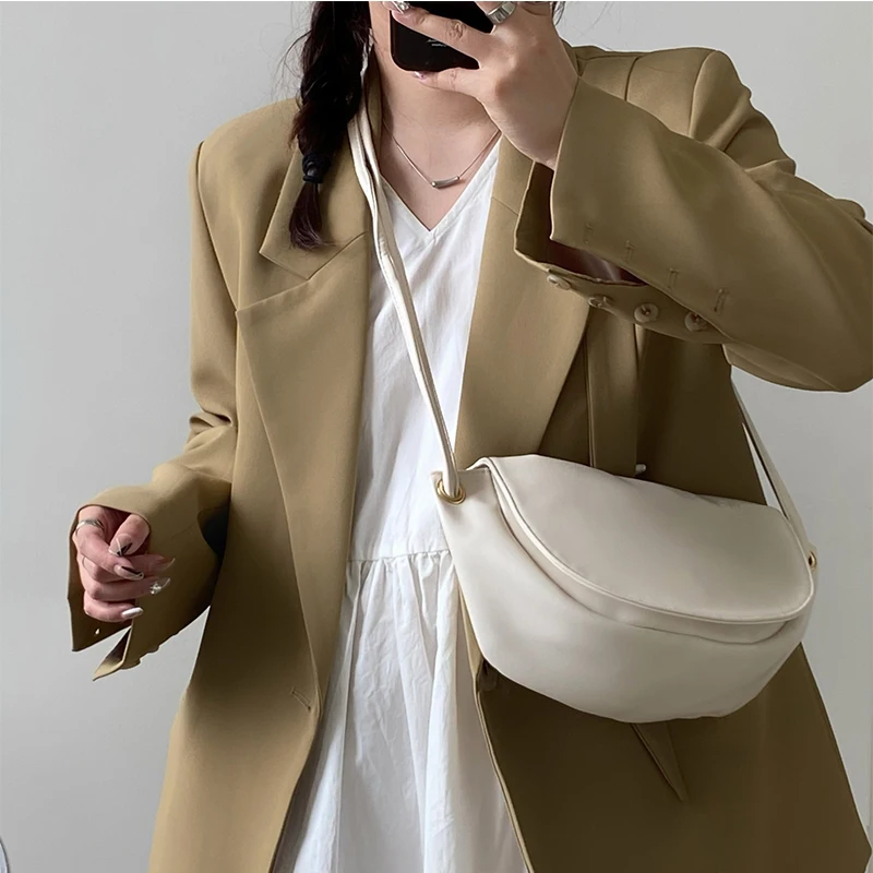 Commuter Fashion Women's Retro Shoulder Bags Solid Color Ladies Large Messenger Bag Soft PU Leather Female Clutch Purse Handbags
Commuter Fashion Women's Retro Shoulder Bags Solid Color Ladies Large Messenger Bag Soft PU Leather Female Clutch Purse Handbags