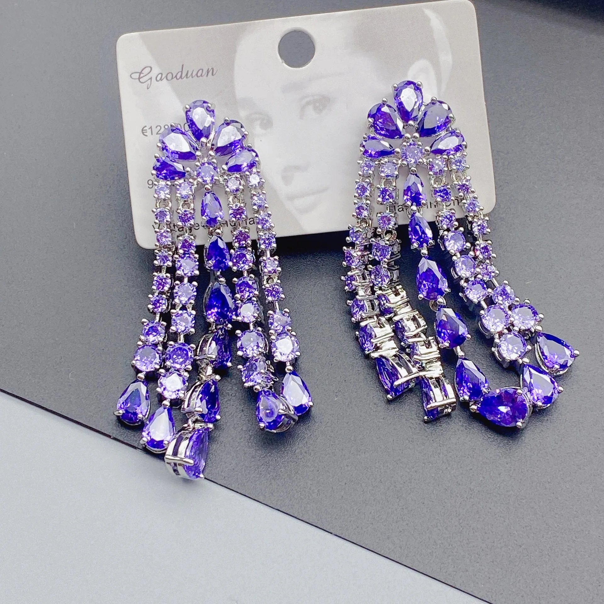 Luxury 925 Sterling Silver Earrings Shine Dazzling Zircon Long Tassels Pendant Earrings Female Romantic Valentine's Day Gift
Luxury 925 Sterling Silver Earrings Shine Dazzling Zircon Long Tassels Pendant Earrings Female Romantic Valentine's Day Gift