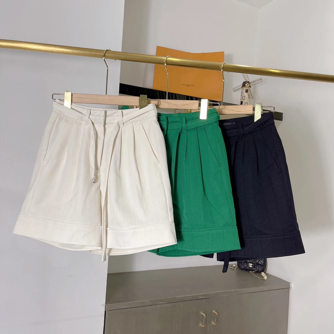2022 spring and summer new fashion all-match solid color belt suit shorts straight high waist rolled edge casual pants women
2022 spring and summer new fashion all-match solid color belt suit shorts straight high waist rolled edge casual pants women