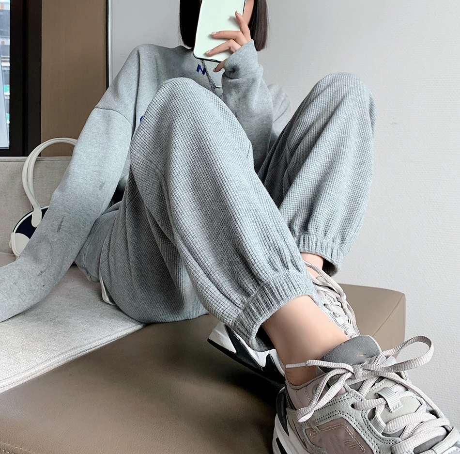 Women Casual Sweatpants Tracksuit Loose Vintage 2021 Autumn Winter New Sport Baggy Women Oversized Joggers Grey Streetwear
Women Casual Sweatpants Tracksuit Loose Vintage 2021 Autumn Winter New Sport Baggy Women Oversized Joggers Grey Streetwear