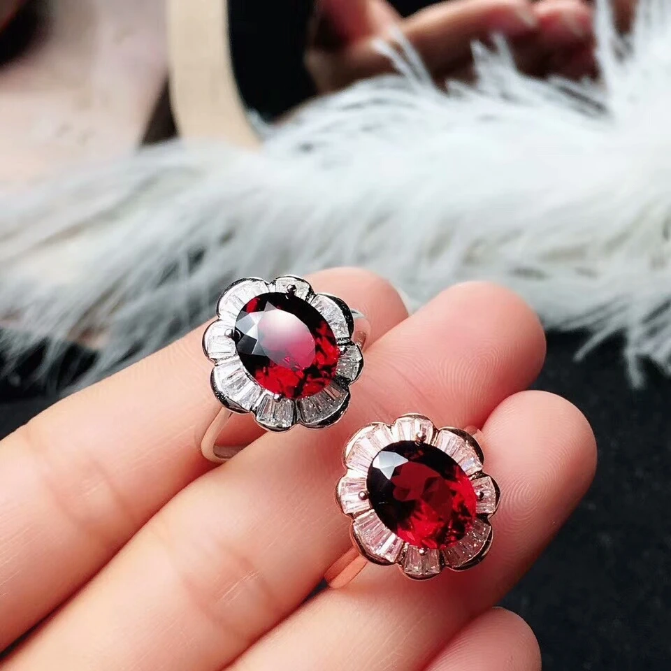MeiBaPJ Fine Quality Natural Red Garnet Gemstone Trendy Flower Ring for Women Real 925 Sterling Silver Charm Fine Jewelry
MeiBaPJ Fine Quality Natural Red Garnet Gemstone Trendy Flower Ring for Women Real 925 Sterling Silver Charm Fine Jewelry