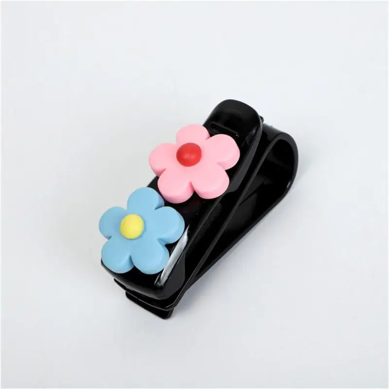 2/3/5PCS Cute Flower Car Sunglasses Frame Creative Glasses Clip Universal Durable Car Glasses Holder Car Interior Accessories
2/3/5PCS Cute Flower Car Sunglasses Frame Creative Glasses Clip Universal Durable Car Glasses Holder Car Interior Accessories