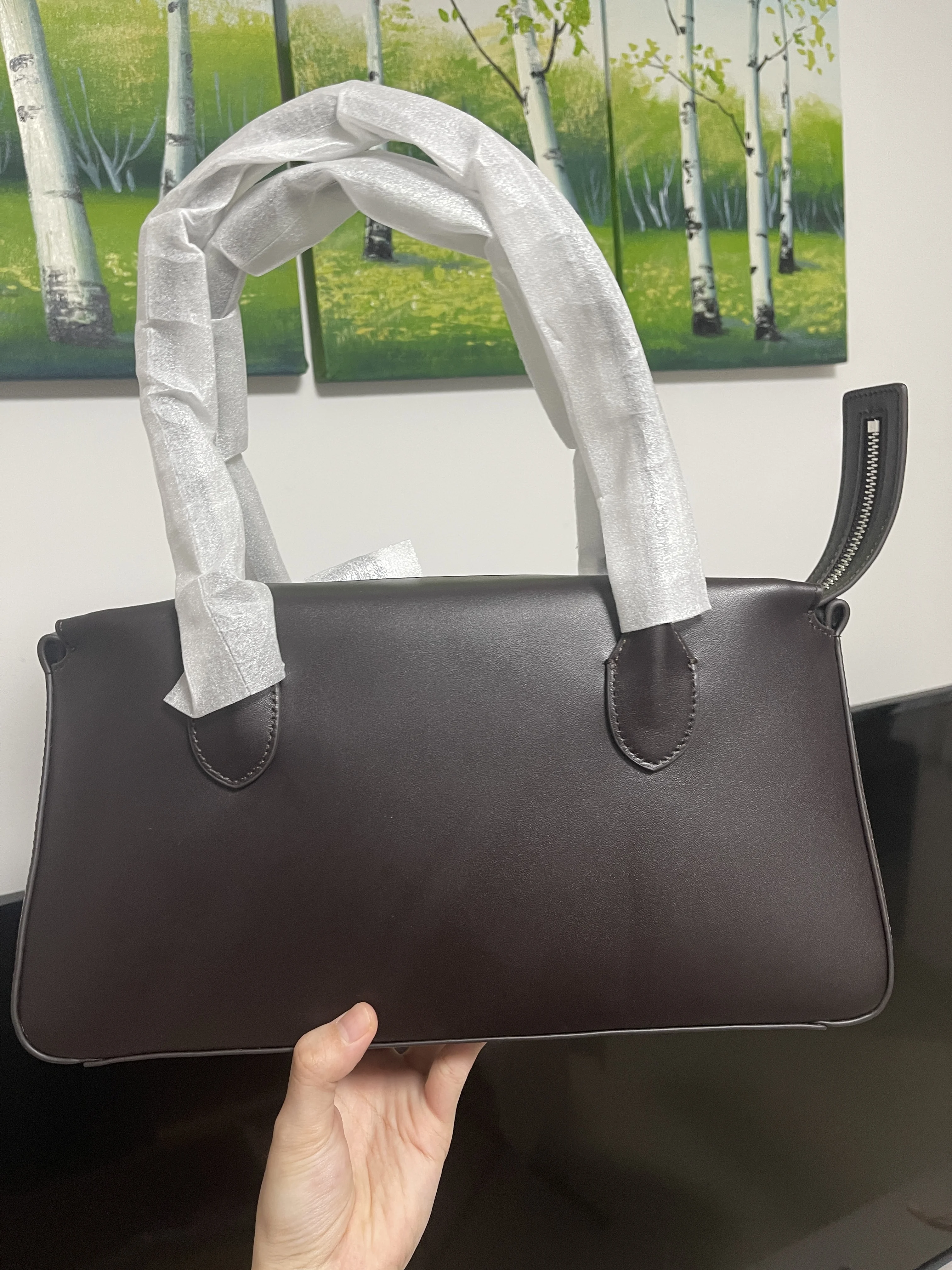 2023 High-end TheR0w Head Layer Cowhide Vintage Senior Long Handle Shoulder Handbag Large Capacity Commuter Tote Bag Female ROW
2023 High-end TheR0w Head Layer Cowhide Vintage Senior Long Handle Shoulder Handbag Large Capacity Commuter Tote Bag Female ROW
