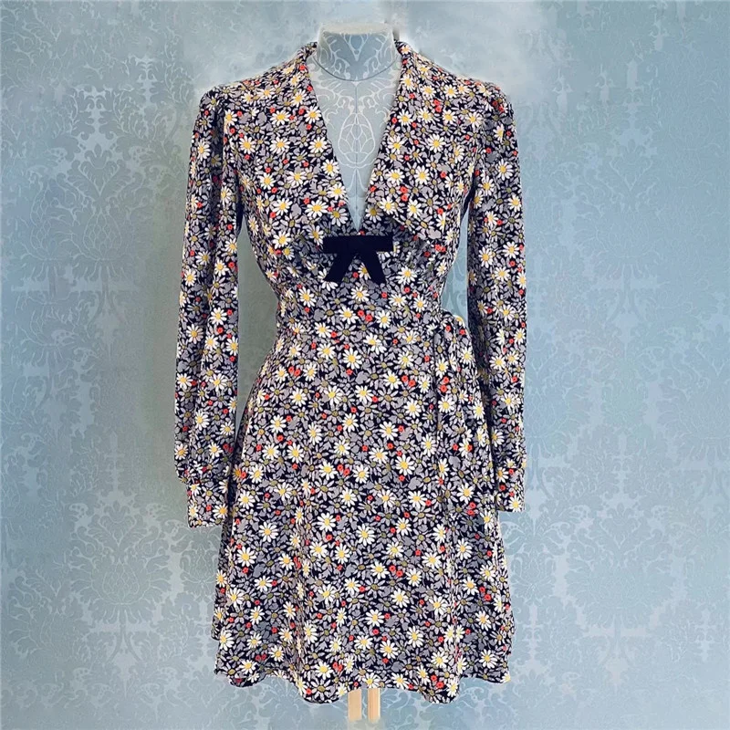 Floral Printed Woman Dress Vintage 2023 Summer Brand Designers Elegant Bow V-neck Long Sleeve Chiffom Mini Dress Female
Floral Printed Woman Dress Vintage 2023 Summer Brand Designers Elegant Bow V-neck Long Sleeve Chiffom Mini Dress Female