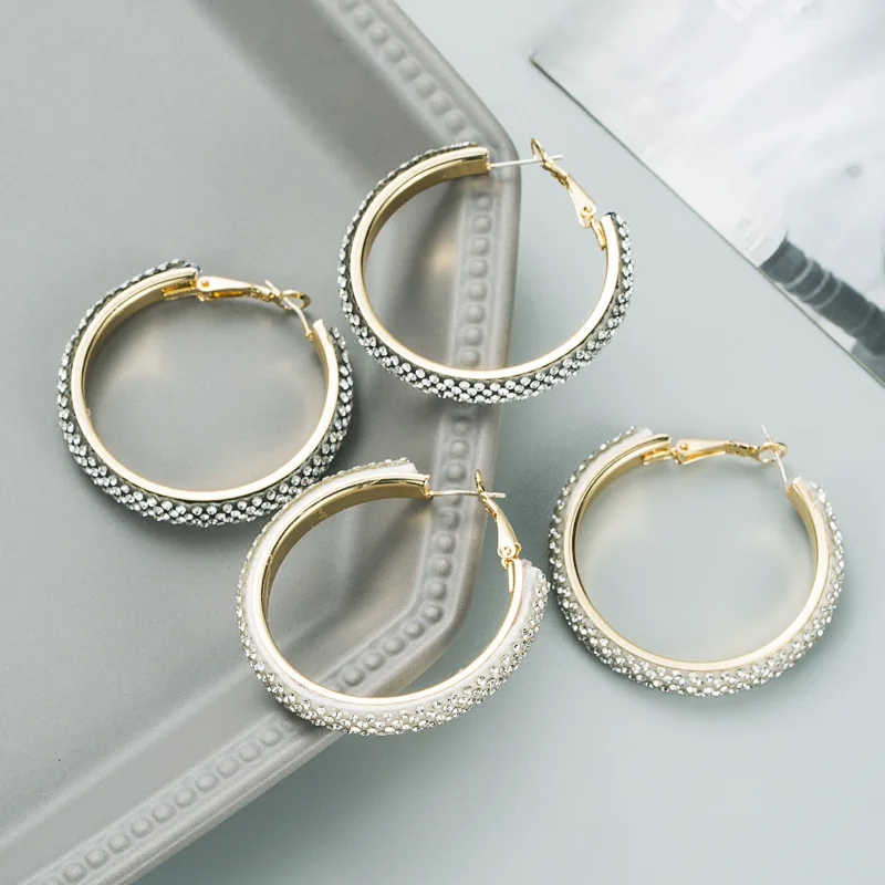 New Fashion Small Gold Circle Hoop Earrings For Women Bridal Fashion Wedding Shiny Rhinestones Loop Circle Hoop Earring Jewelry
New Fashion Small Gold Circle Hoop Earrings For Women Bridal Fashion Wedding Shiny Rhinestones Loop Circle Hoop Earring Jewelry