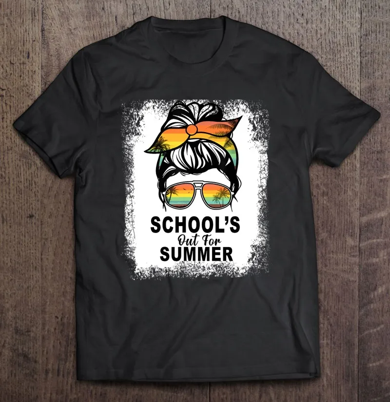 Мужская футболка с вырезом на лето и надписью «Last Day Of School»
Мужская футболка с вырезом на лето и надписью «Last Day Of School»