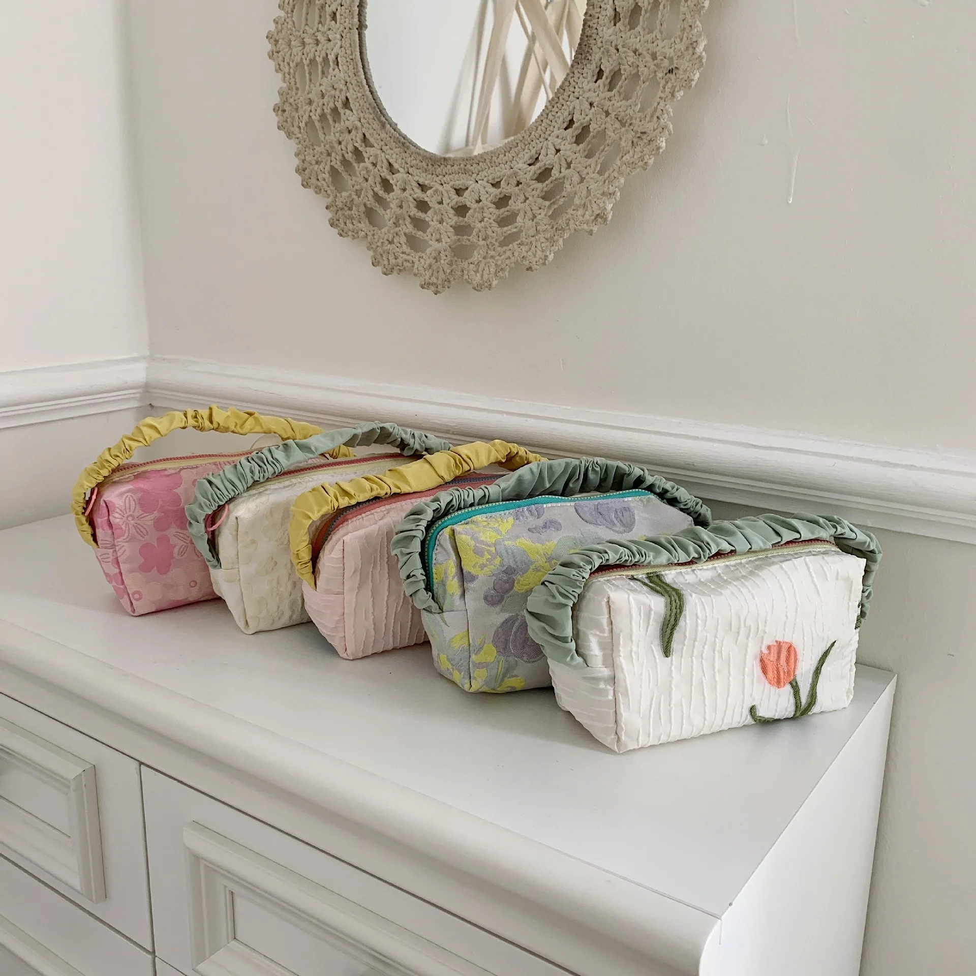 1 Pc Women Zipper Makeup Bag Flower Print Travel Cosmetic Organizer Handbags Lady Make Up Case Necessaries Wash Bags Pouch Kit
1 Pc Women Zipper Makeup Bag Flower Print Travel Cosmetic Organizer Handbags Lady Make Up Case Necessaries Wash Bags Pouch Kit