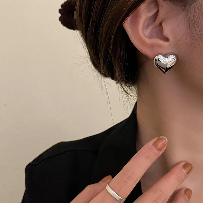 925 Sterling Silver Punk Big Heart Pircing Stud Earrings Women Luxury Fashion Wedding Party Korean Jewelry Gift eh732
925 Sterling Silver Punk Big Heart Pircing Stud Earrings Women Luxury Fashion Wedding Party Korean Jewelry Gift eh732