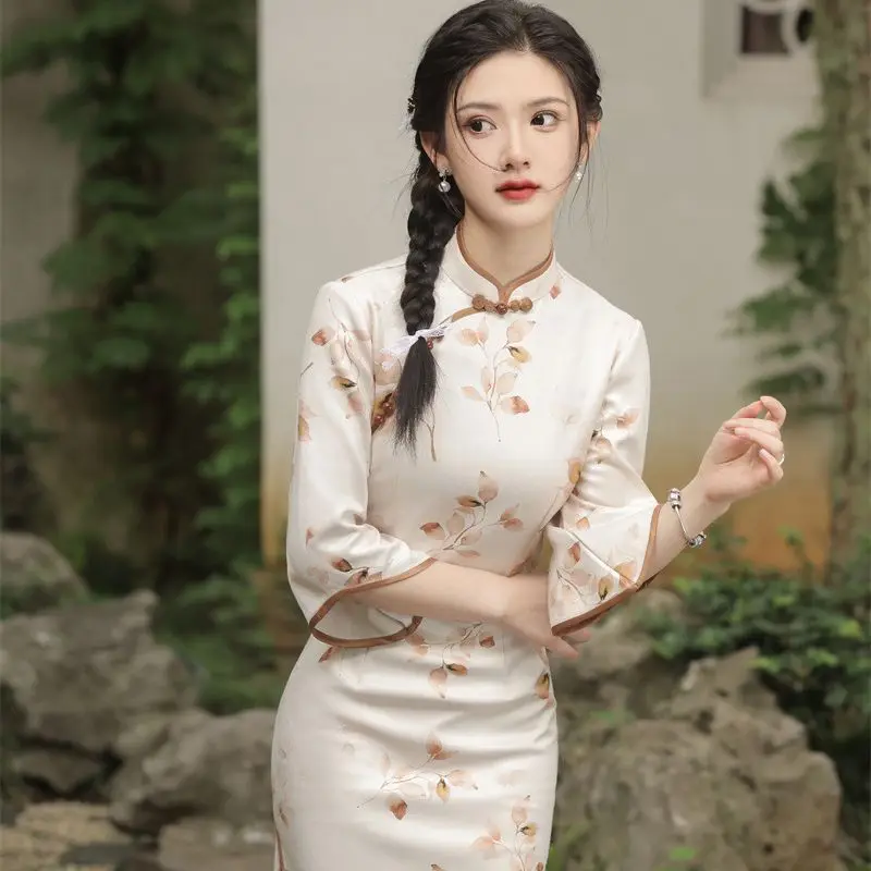 

Новинка 2023, Осеннее замшевое элегантное модное облегающее платье средней длины в китайском стиле с рукавом до локтя и принтом, улучшенное платье Ципао с низким разрезом