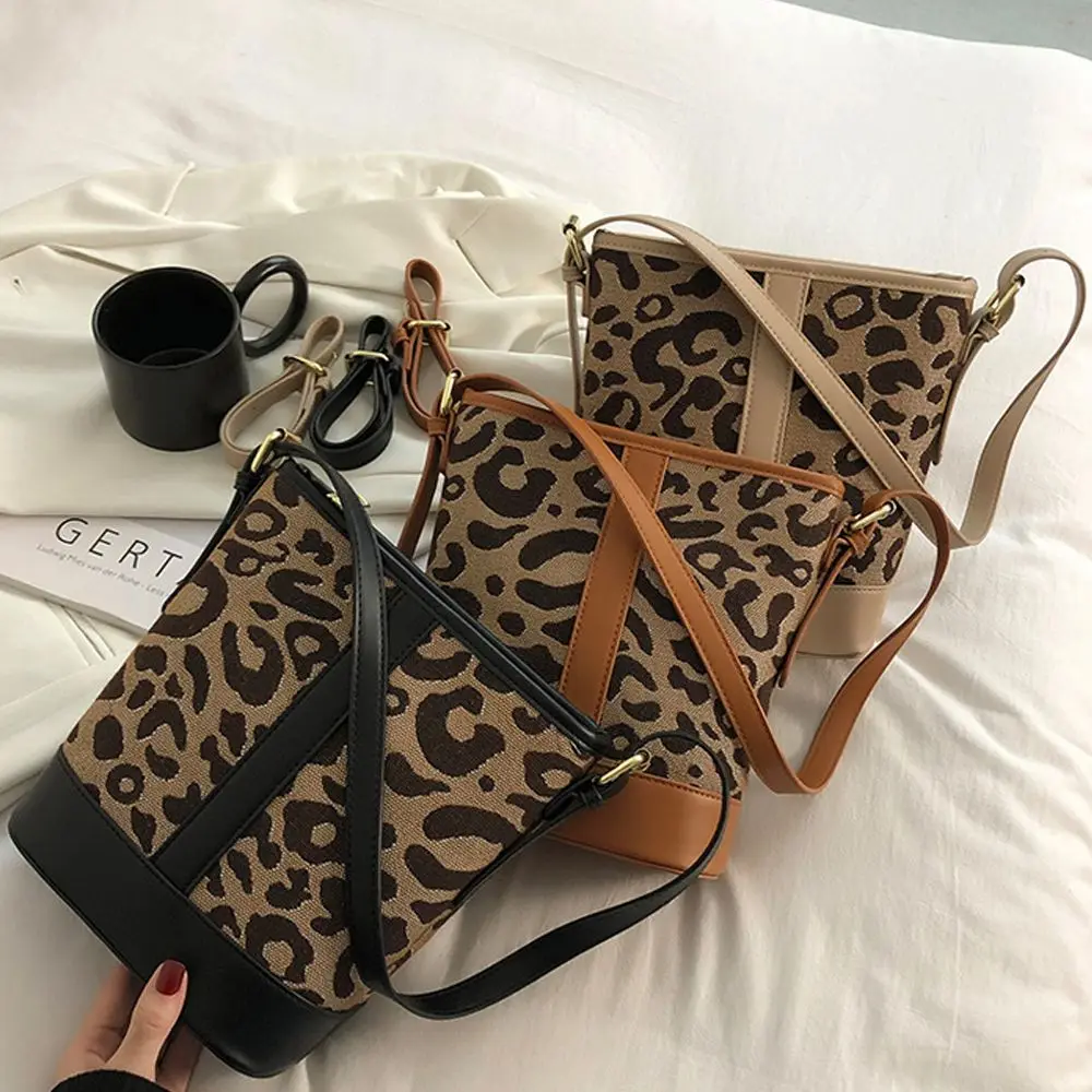 2022 Leopard Fashion Luxury Handbags , Pu Women Bucket Clutch Bags , Crossbody Shopping Package for Ladies
2022 Leopard Fashion Luxury Handbags , Pu Women Bucket Clutch Bags , Crossbody Shopping Package for Ladies
