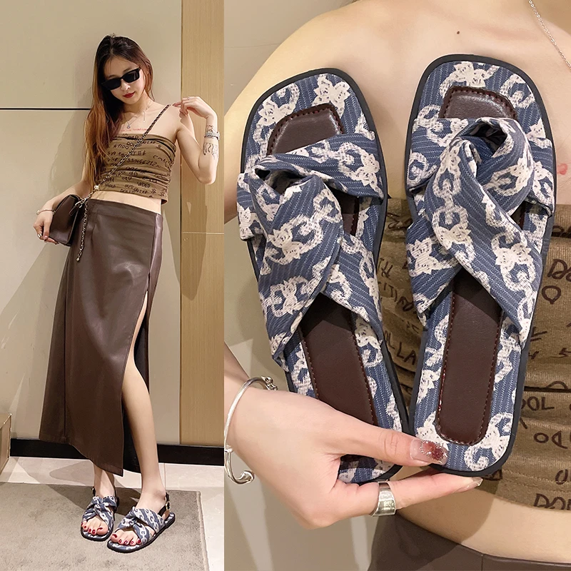Shoes Woman 2023 Low Slippers Flat Shale Female Beach Sabot Rome Rubber Slides PU Cotton Fabric Scandals Canvas Basic Shoes Ladi
Shoes Woman 2023 Low Slippers Flat Shale Female Beach Sabot Rome Rubber Slides PU Cotton Fabric Scandals Canvas Basic Shoes Ladi