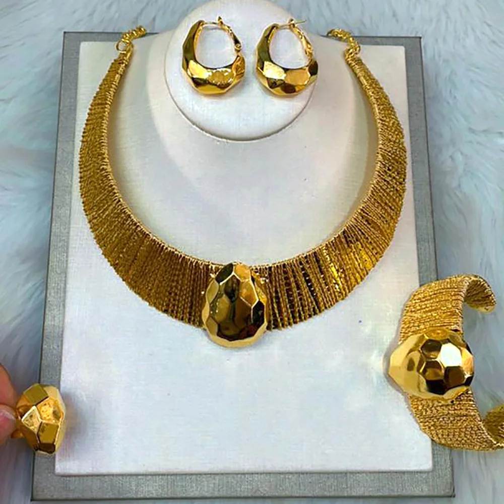 Dubai Gold Color Jewelry Set Necklace Bracelet Jewelry Set Nigerian Luxury Bride Wedding Gift African Plated Choker Necklace Set
Dubai Gold Color Jewelry Set Necklace Bracelet Jewelry Set Nigerian Luxury Bride Wedding Gift African Plated Choker Necklace Set