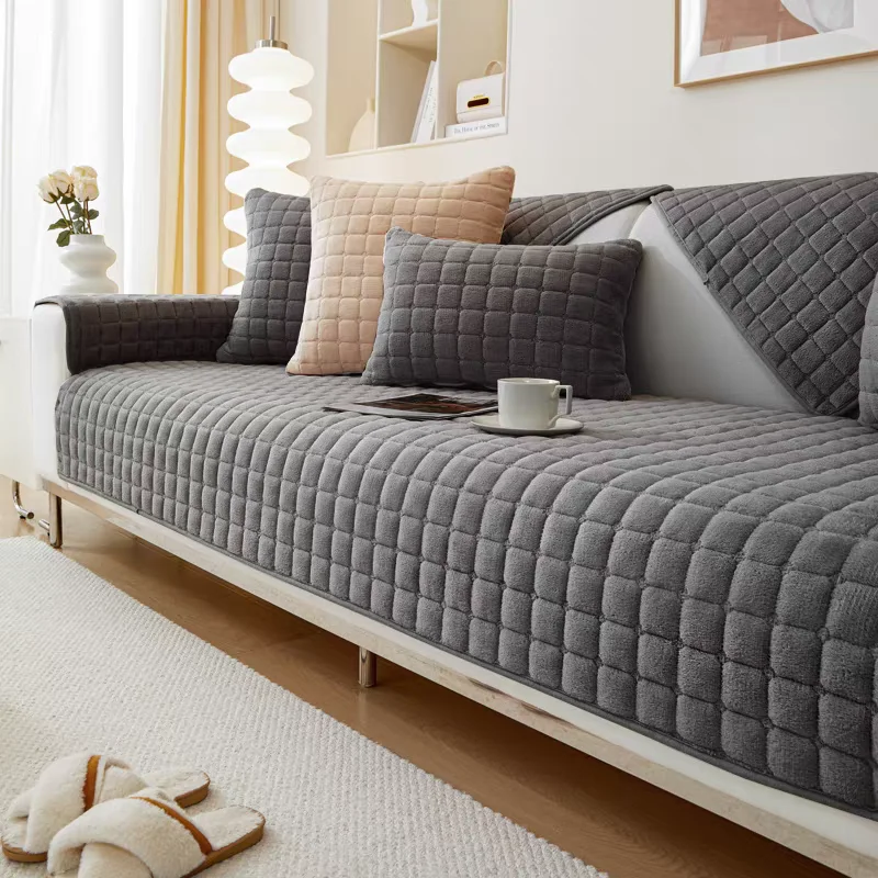 Клетчатый плюшевый чехол для дивана
Клетчатый плюшевый чехол для дивана