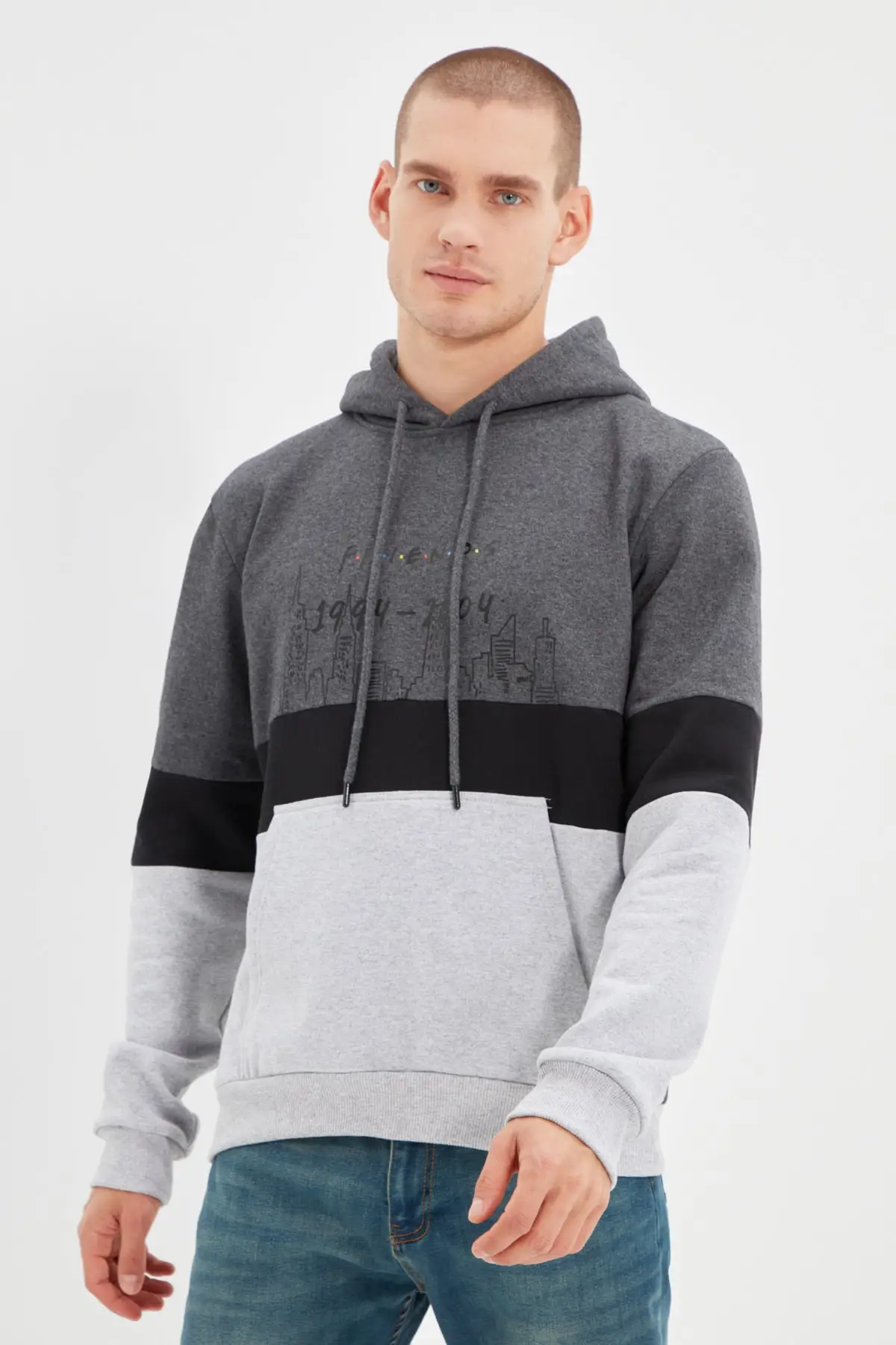 Trendyol Male Licensed Friends Printed Regular Fit Hooded Sweatshirt TMNAW22SW1280
Trendyol Male Licensed Friends Printed Regular Fit Hooded Sweatshirt TMNAW22SW1280