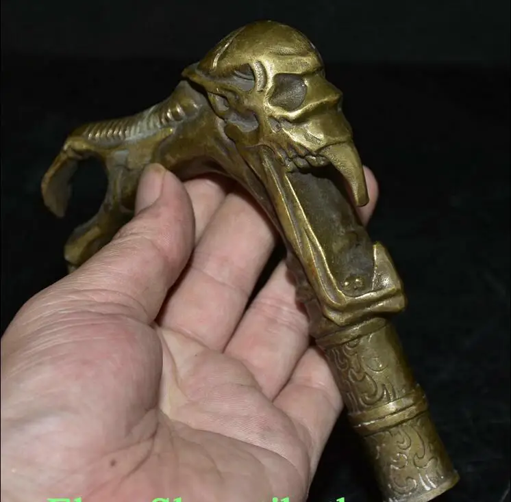 5.6" Old China Bronze Copper Human Skeleton Skull Head Crutch Walking Stick
5.6" Old China Bronze Copper Human Skeleton Skull Head Crutch Walking Stick