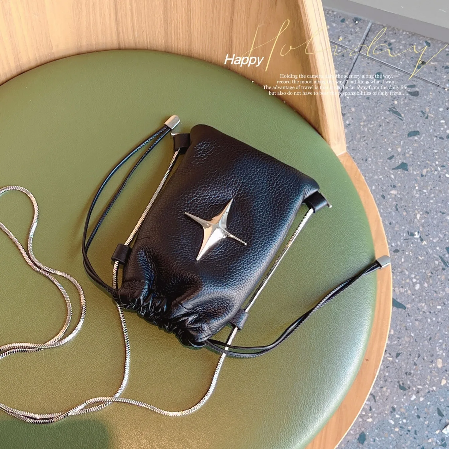2023 New Fashion Niche Shoulder Bag Star Aesthetic Y2k Punk Drawstring Crossbody Bag Chain Simple Purses and Handbags Phone Bag 
2023 New Fashion Niche Shoulder Bag Star Aesthetic Y2k Punk Drawstring Crossbody Bag Chain Simple Purses and Handbags Phone Bag