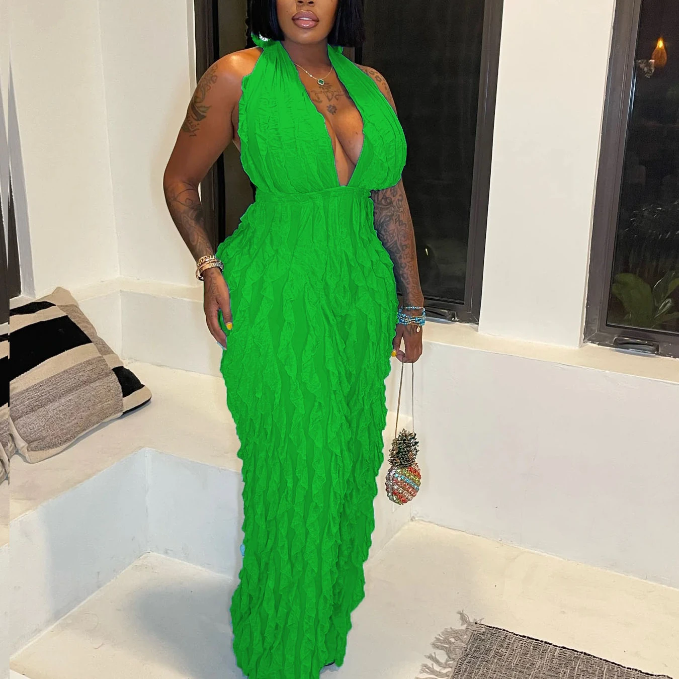 Комбинезон женский летний однотонный с V-образным вырезом и высокой талией
Комбинезон женский летний однотонный с V-образным вырезом и высокой талией