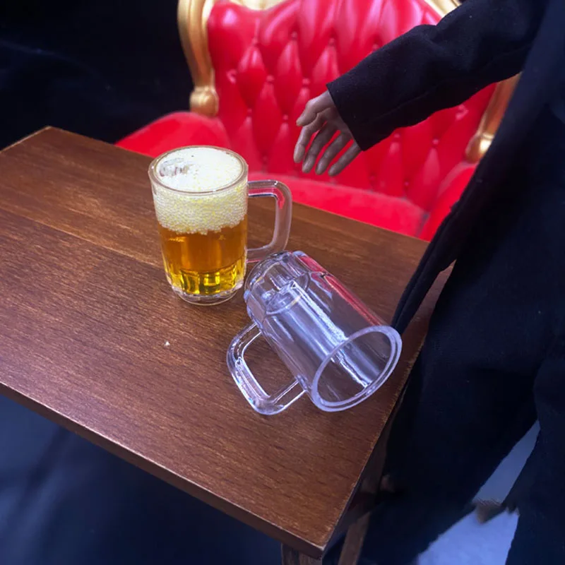 Пивная кружка для украшения сцены в масштабе 1/6, пивная пустая кружка, пластиковая модель, настольное украшение, демонстрация коллекции
Пивная кружка для украшения сцены в масштабе 1/6, пивная пустая кружка, пластиковая модель, настольное украшение, демонстрация коллекции