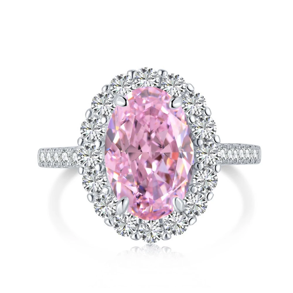 Женское кольцо из серебра 925 пробы с ярким цирконием 
Женское кольцо из серебра 925 пробы с ярким цирконием