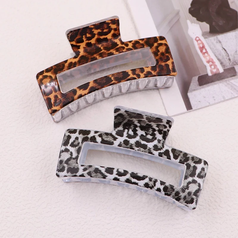 Hairpin temperament Leopard print grab clip with curly hair on the back of the head, large shark clip hollowed out headwear hair
Hairpin temperament Leopard print grab clip with curly hair on the back of the head, large shark clip hollowed out headwear hair