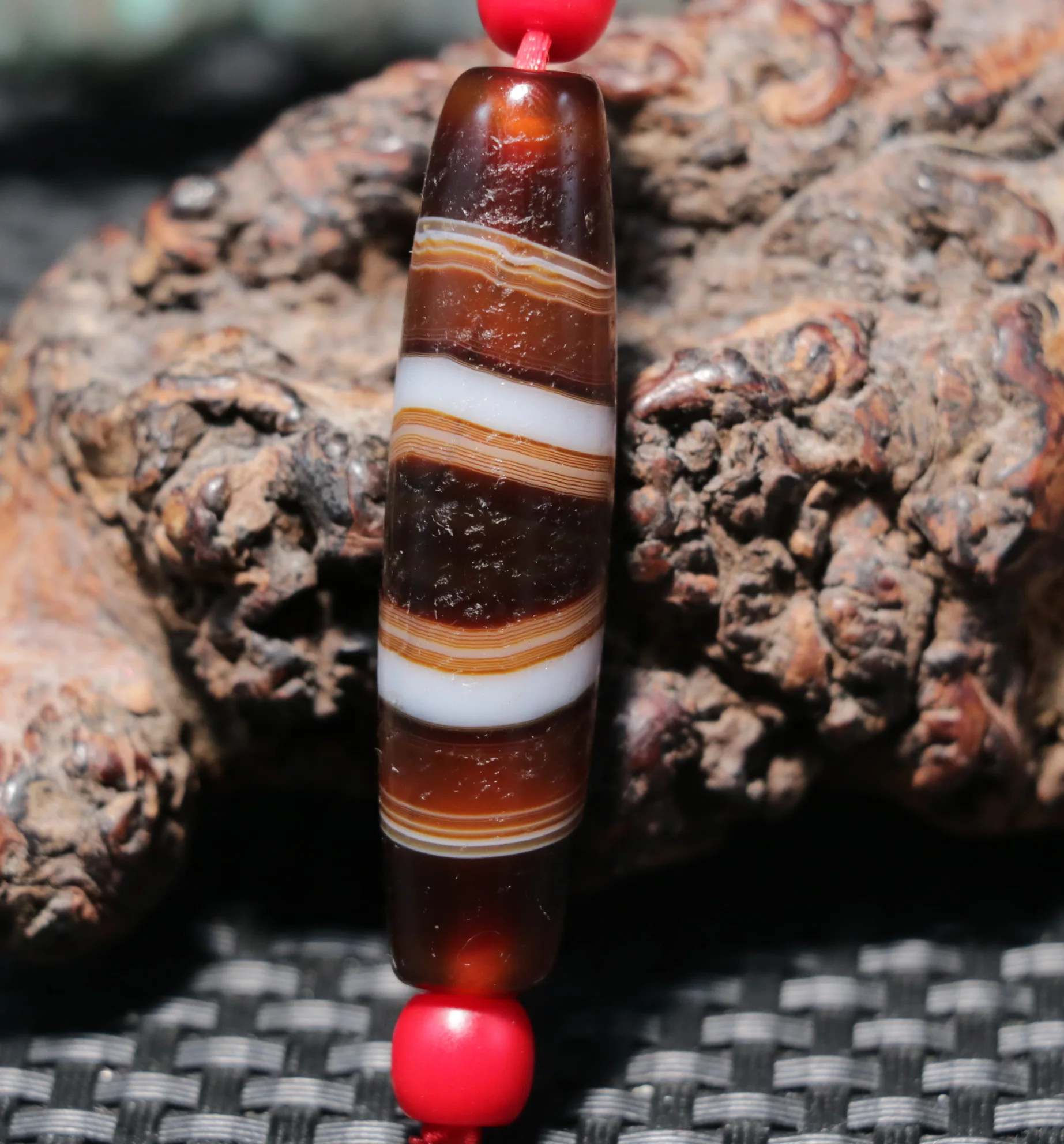 LKbrother Talisman Treasure Energy Tibetan Old Agate Coffee Color Silkworm Stripes Rich dZi Bead Pendant $$$ UPD211202K01
LKbrother Talisman Treasure Energy Tibetan Old Agate Coffee Color Silkworm Stripes Rich dZi Bead Pendant $$$ UPD211202K01