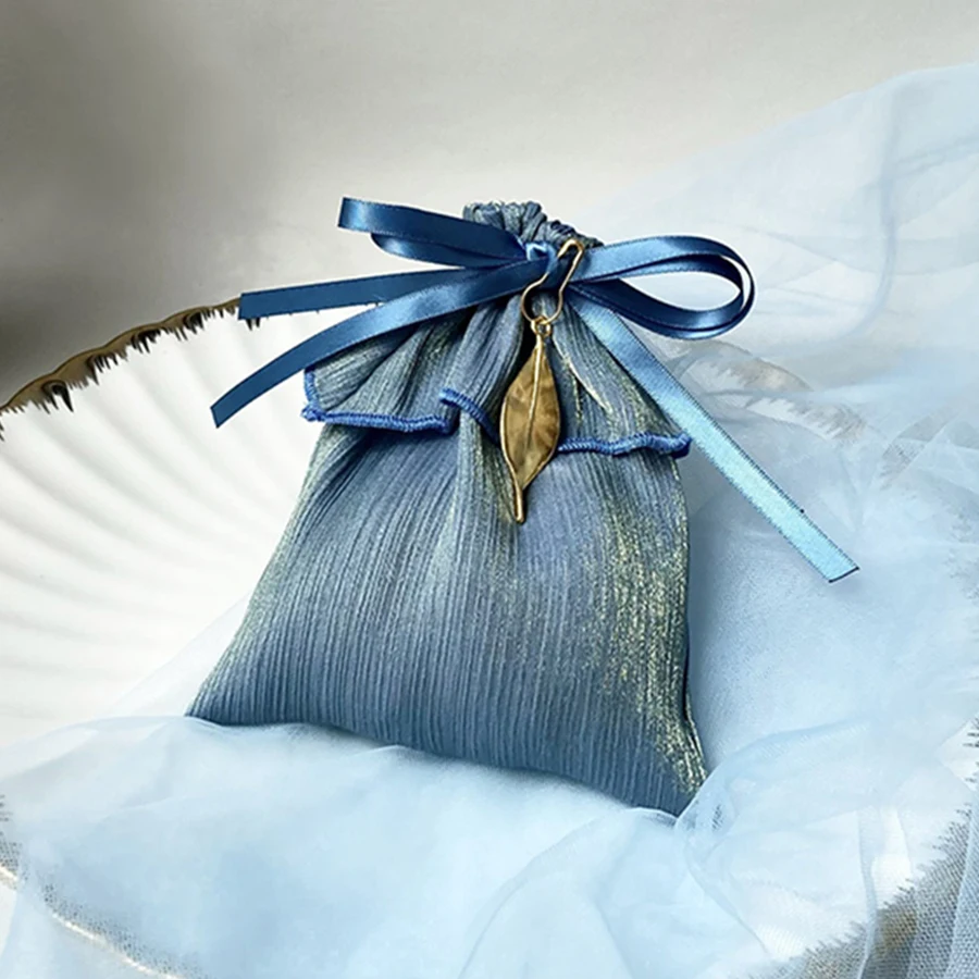 Silk Candy Boxes Solid Color Wedding Gift Box New Creative Cloth Gift Bag with Pearl Ribbon Party Festival Supplies
Silk Candy Boxes Solid Color Wedding Gift Box New Creative Cloth Gift Bag with Pearl Ribbon Party Festival Supplies