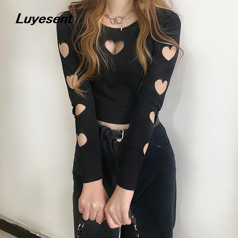 Женская футболка с вышивкой Goth, черная короткая футболка в стиле панк с сердечками, сексуальная Базовая футболка с вырезами для девушек Y2k, К...
Женская футболка с вышивкой Goth, черная короткая футболка в стиле панк с сердечками, сексуальная Базовая футболка с вырезами для девушек Y2k, К...
