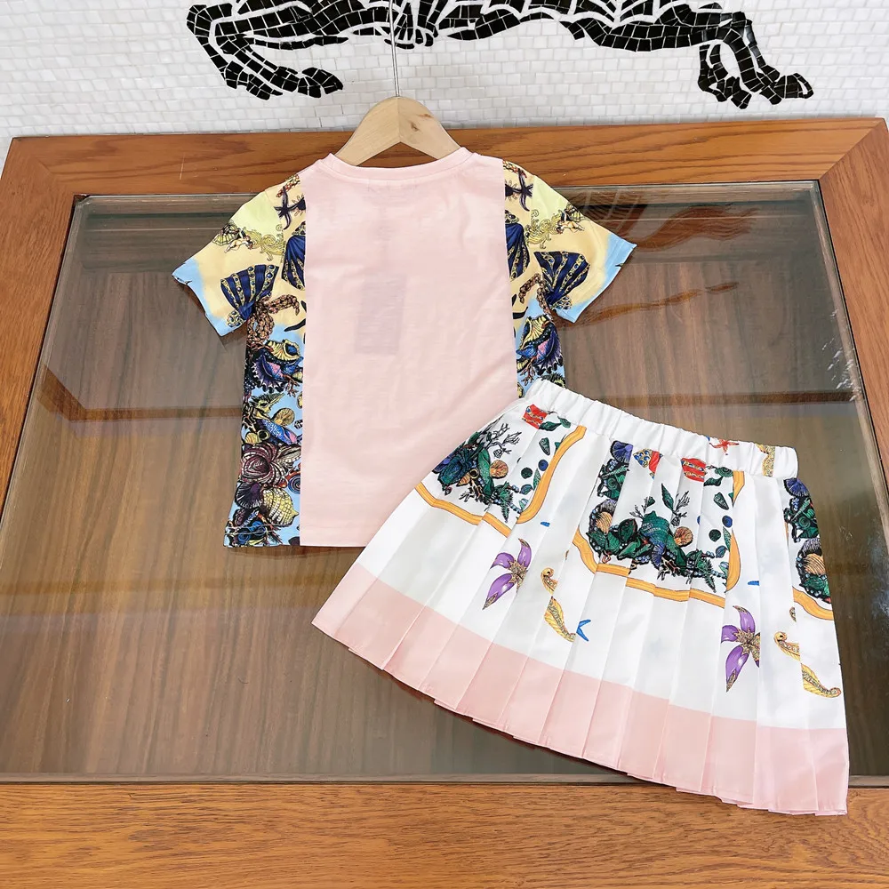 Luxury Brand Children Clothes Girls Outfits Summer 2022 Designer Kids Cartoon Cotton T-Shirt Pleated Skirt 2 Piece Set Baby Girl
Luxury Brand Children Clothes Girls Outfits Summer 2022 Designer Kids Cartoon Cotton T-Shirt Pleated Skirt 2 Piece Set Baby Girl