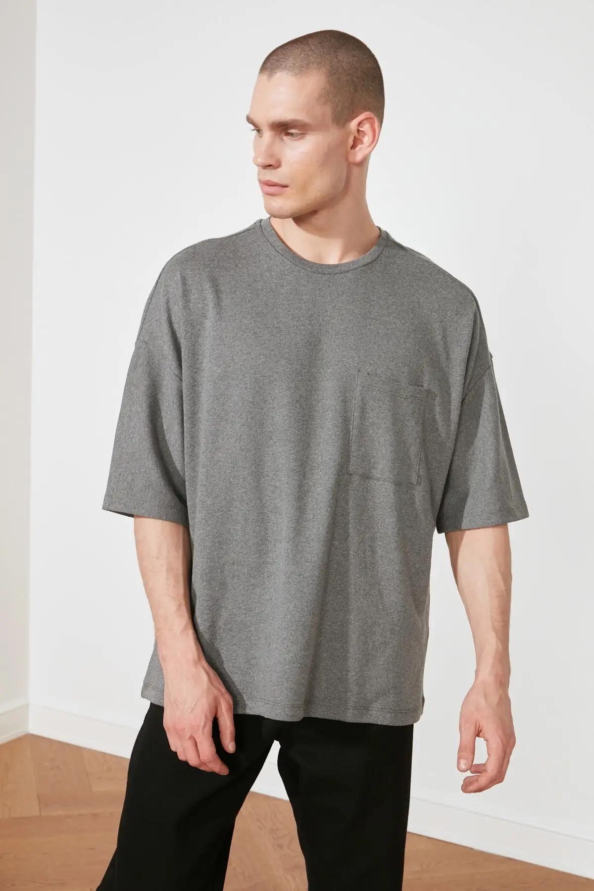 Trendyol Men Oversize Bike Collar Short-Sleeve Sweatshirt TMNSS21SW0183 
Trendyol Men Oversize Bike Collar Short-Sleeve Sweatshirt TMNSS21SW0183