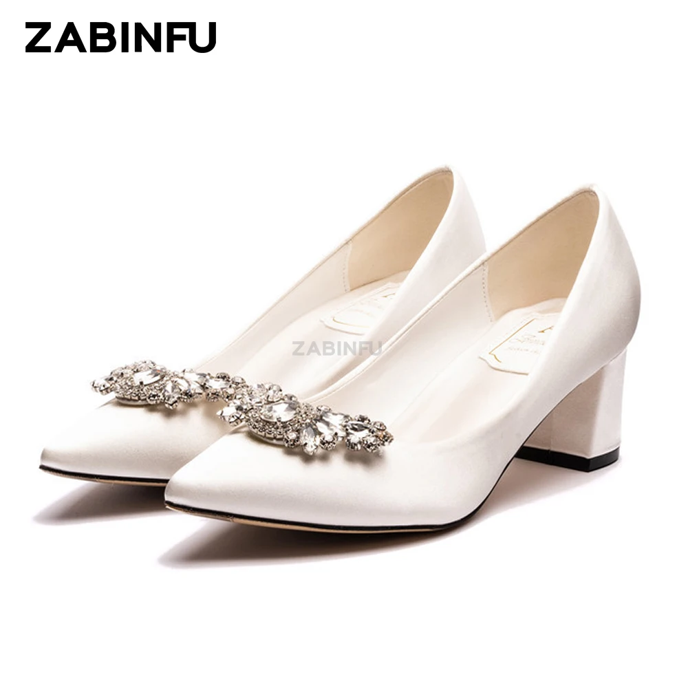White Wedding Bride Shoes Women Pumps 2023 Luxury Rhinestone Satin Pointed Toe Chunky Heel Wedding Silk Dress Shoes Bridal Shoes
White Wedding Bride Shoes Women Pumps 2023 Luxury Rhinestone Satin Pointed Toe Chunky Heel Wedding Silk Dress Shoes Bridal Shoes