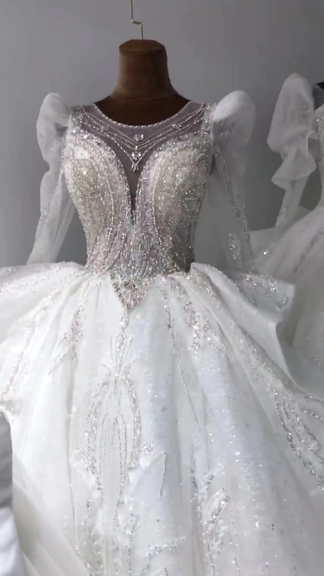 Masha Collection Instock Glitters Ball Gown Wedding Dresses Long Sleeves Princess Lace Bridal Dresses
Masha Collection Instock Glitters Ball Gown Wedding Dresses Long Sleeves Princess Lace Bridal Dresses