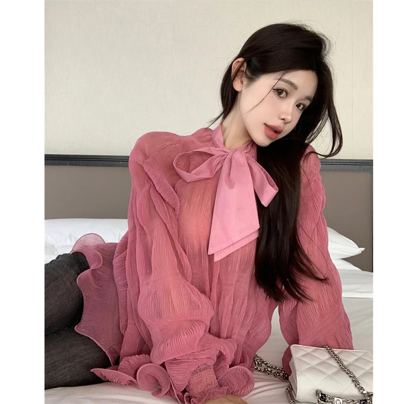 Korean style Pink Thin Long-sleeved Chiffon T-shirt Women's Autumn New Loose Sweet Shirt Perspective Chic Design Tops
Korean style Pink Thin Long-sleeved Chiffon T-shirt Women's Autumn New Loose Sweet Shirt Perspective Chic Design Tops