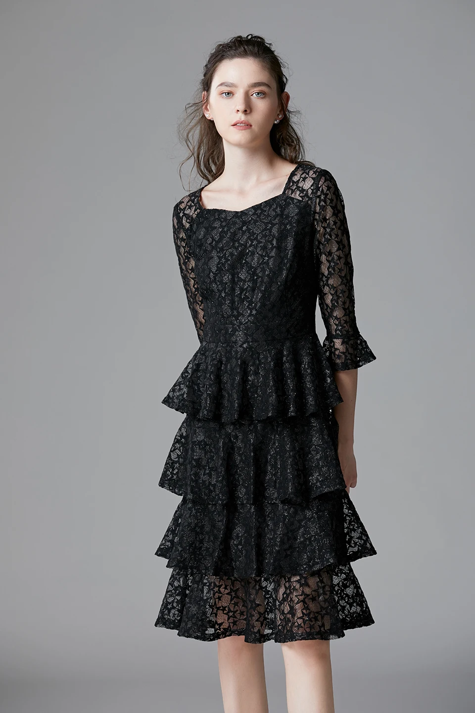 Cake dress European and American fashion versatile show thin square collar black cover belly show thin lace casual large skirt
Cake dress European and American fashion versatile show thin square collar black cover belly show thin lace casual large skirt