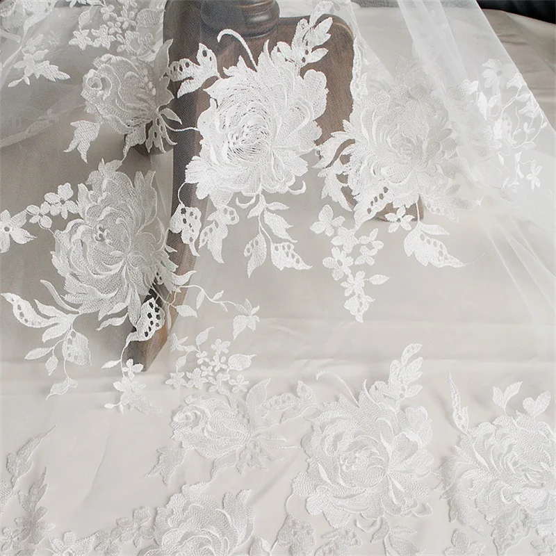 

Кружевная ткань с вышивкой для невесты, тюль, кружевная ткань, модное свадебное платье, ткань цвета слоновой кости, ширина 130 см, большой цветок, L297