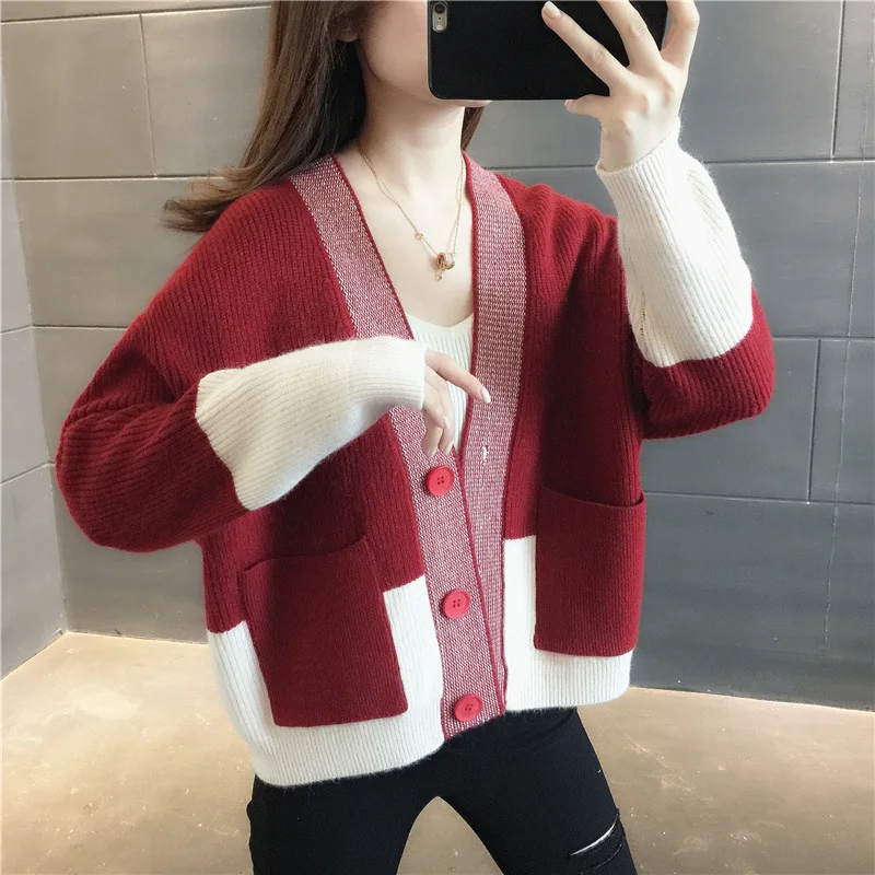 V-neck single breasted pocket knitted cardigan women's autumn and winter new color matching sweater women's coat shirt trend
V-neck single breasted pocket knitted cardigan women's autumn and winter new color matching sweater women's coat shirt trend