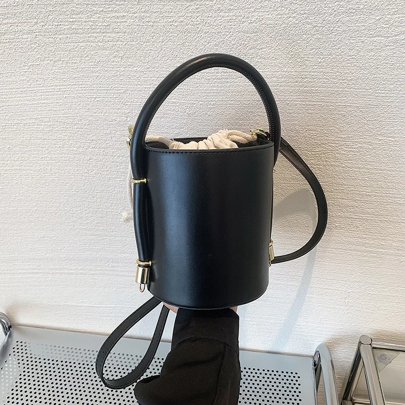 Summer 2023 Famous Brand Bucket Shoulder Bags for Women Luxury Designer Crossbody Women's Bag 2023 Trend Solid Woman Handbags
Summer 2023 Famous Brand Bucket Shoulder Bags for Women Luxury Designer Crossbody Women's Bag 2023 Trend Solid Woman Handbags