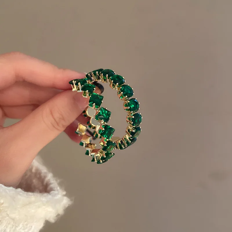 Shiny Luxury High Quality Inlay Hoop Earrings Round Green Zircon Crystal Earrings for Women Engagement Party Jewelry Gifts
Shiny Luxury High Quality Inlay Hoop Earrings Round Green Zircon Crystal Earrings for Women Engagement Party Jewelry Gifts