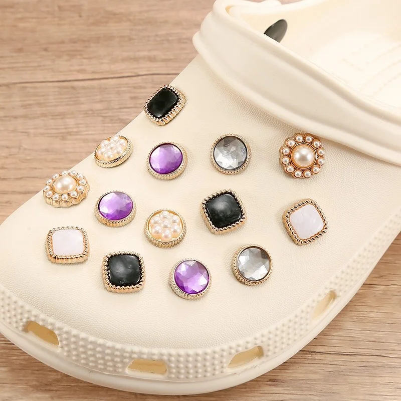 Fashion Elegant Pearl Shoe Charms for Crocs Diy Vintage Luxury Croc Charms Designers Quality All-match Croc Shoes Decorations
Fashion Elegant Pearl Shoe Charms for Crocs Diy Vintage Luxury Croc Charms Designers Quality All-match Croc Shoes Decorations