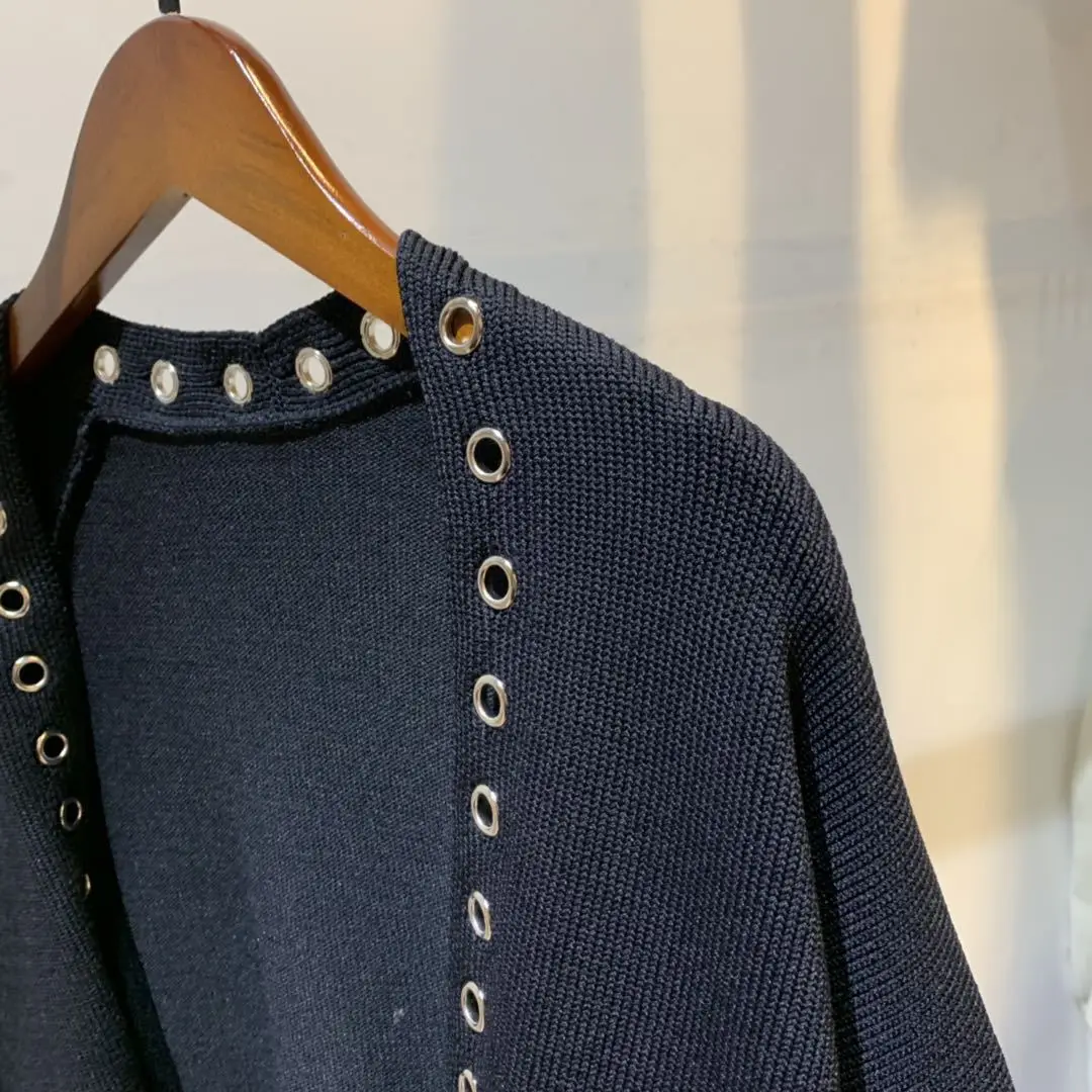 Women Sweater Solid Loose Metal Eyelet Piping Knitted Cardigan V-Neck Pockets High Street Autumn Coat
Women Sweater Solid Loose Metal Eyelet Piping Knitted Cardigan V-Neck Pockets High Street Autumn Coat