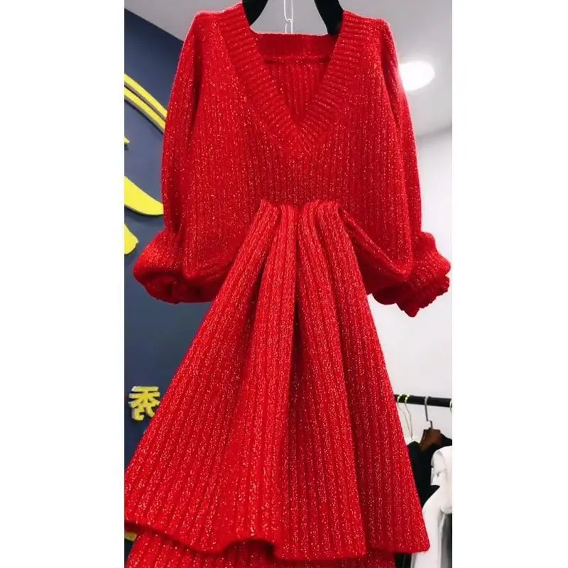 2022 Xmas Long-sleeved V-neck Knitted Red Dress Women Autumn Winter Fashion Casual Knitwear Elegant Office Lady Sweater Dresses
2022 Xmas Long-sleeved V-neck Knitted Red Dress Women Autumn Winter Fashion Casual Knitwear Elegant Office Lady Sweater Dresses