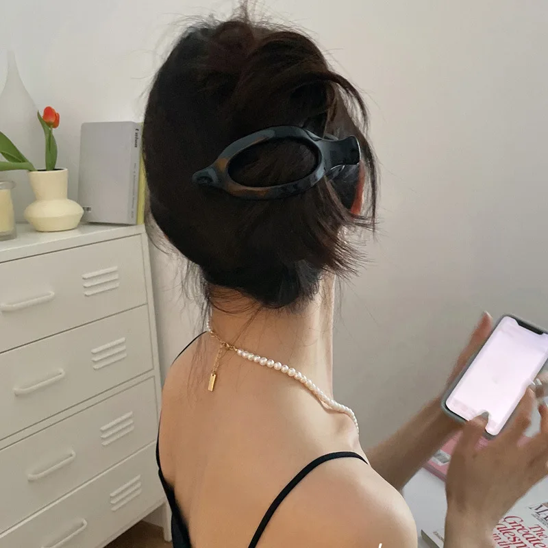 2022 Fashion Duck Clip Hair Claws Korean Style Geometric Hair Clamp Grab Hair Clips for Women Girls Hairpin Hair Accessories
2022 Fashion Duck Clip Hair Claws Korean Style Geometric Hair Clamp Grab Hair Clips for Women Girls Hairpin Hair Accessories