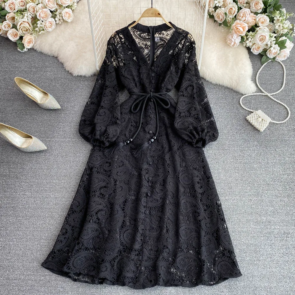 Retro Style V-neck Lantern Sleeve Tucked Waist Hook Flower Hollowed-out Water Soluble Lace Dress
Retro Style V-neck Lantern Sleeve Tucked Waist Hook Flower Hollowed-out Water Soluble Lace Dress