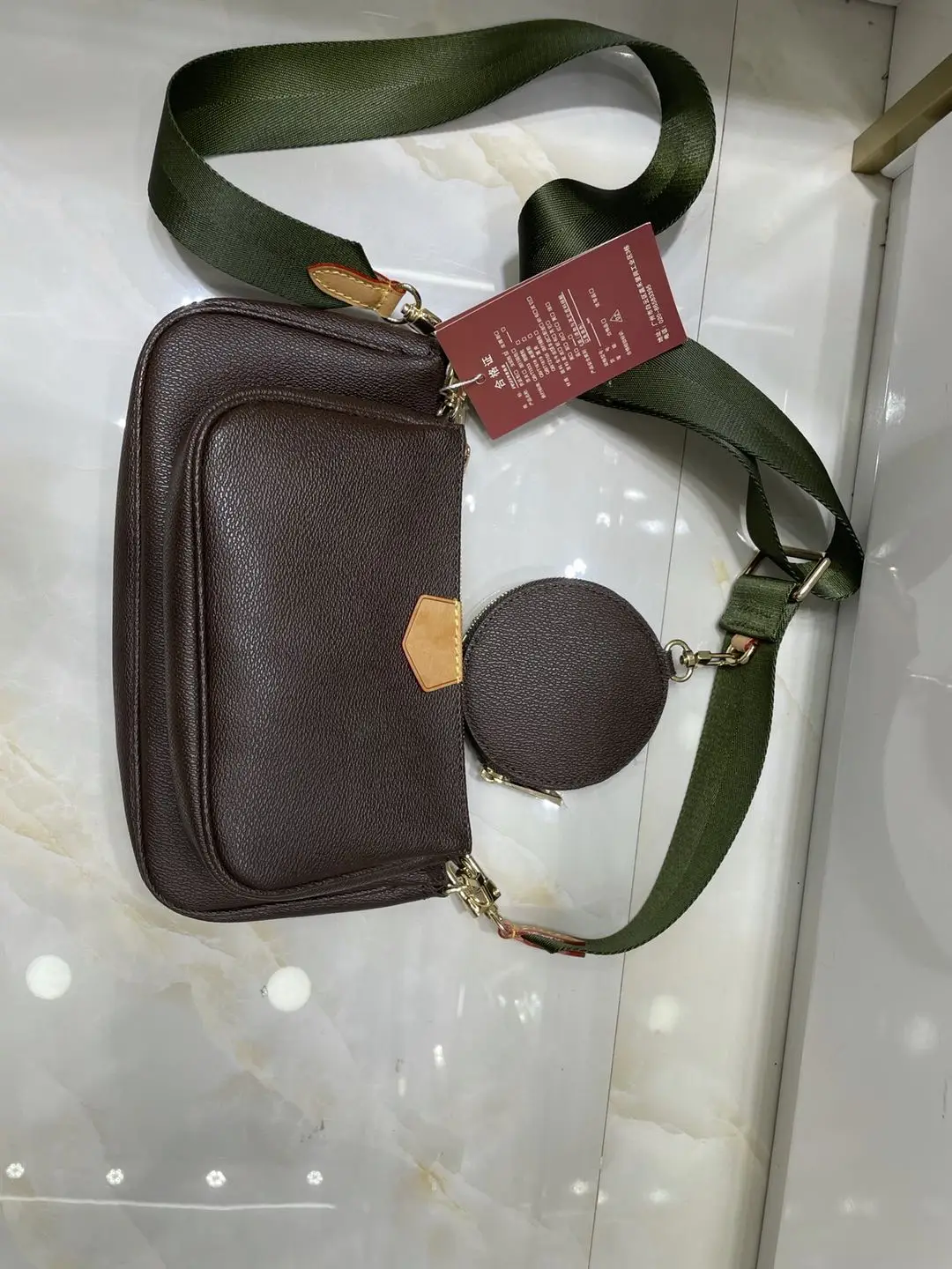 Three-piece bag, star shopping bag, one-shoulder crossbody bag, female bag with large capacity, high-quality genuine leather bag
Three-piece bag, star shopping bag, one-shoulder crossbody bag, female bag with large capacity, high-quality genuine leather bag