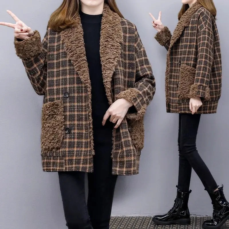 Female Lamb Wool Coat 2022 Winter New Velvet/Cotton Loose Casual Plaid Woolen Jacket Women Stitching Suit Jacket A727
Female Lamb Wool Coat 2022 Winter New Velvet/Cotton Loose Casual Plaid Woolen Jacket Women Stitching Suit Jacket A727